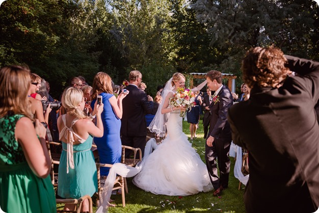 Kaleden-wedding_Linden-Gardens_vineyards-Okanagan-photographer_163331_by-Kevin-Trowbridge