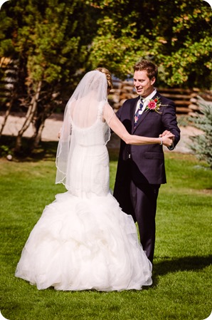 Kaleden-wedding_Linden-Gardens_vineyards-Okanagan-photographer__131234_by-Kevin-Trowbridge