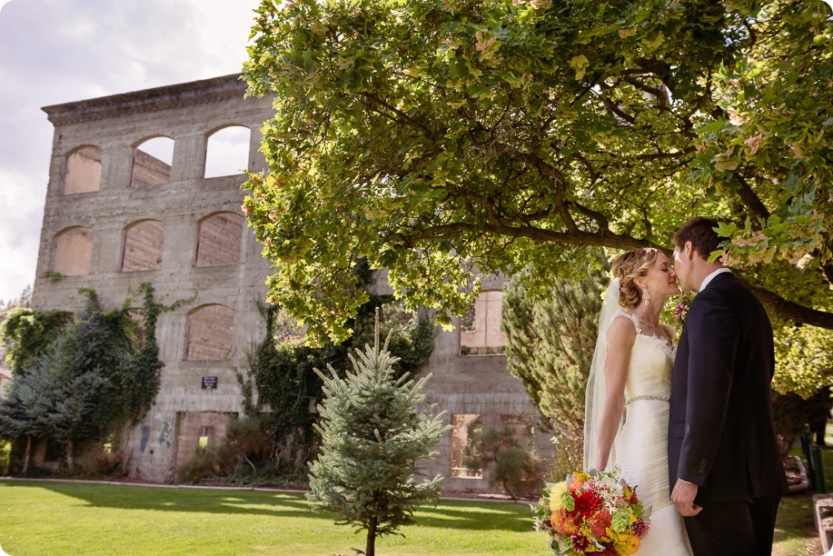 Kaleden-wedding_Linden-Gardens_vineyards-Okanagan-photographer__131849_by-Kevin-Trowbridge