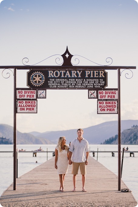 Kelowna-wedding-photographer_Okanagan engagement session_Kal beach_88693_by-Kevin-Trowbridge