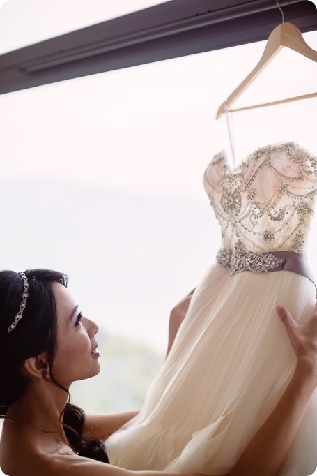 Sparkling-Hill-wedding_glamourous-crystal-decor_Lazaro-bridal-gown_09_by-Kevin-Trowbridge