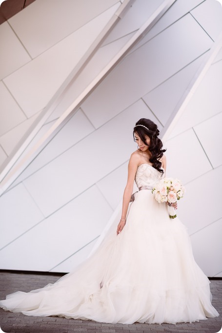 Sparkling-Hill-wedding_glamourous-crystal-decor_Lazaro-bridal-gown_138_by-Kevin-Trowbridge