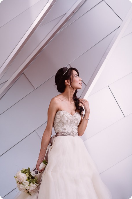 Sparkling-Hill-wedding_glamourous-crystal-decor_Lazaro-bridal-gown_139_by-Kevin-Trowbridge