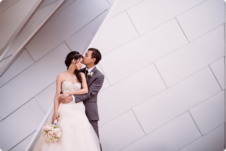 Sparkling-Hill-wedding_glamourous-crystal-decor_Lazaro-bridal-gown_140_by-Kevin-Trowbridge