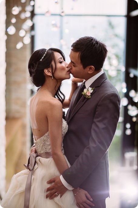 Sparkling-Hill-wedding_glamourous-crystal-decor_Lazaro-bridal-gown_149_by-Kevin-Trowbridge
