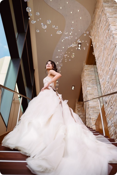 Sparkling-Hill-wedding_glamourous-crystal-decor_Lazaro-bridal-gown_150_by-Kevin-Trowbridge