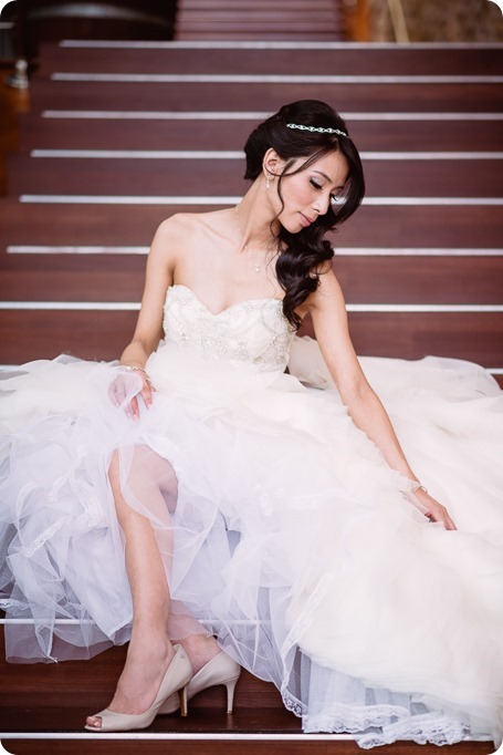 Sparkling-Hill-wedding_glamourous-crystal-decor_Lazaro-bridal-gown_152_by-Kevin-Trowbridge