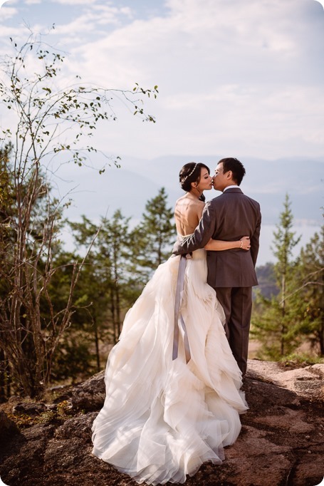 Sparkling-Hill-wedding_glamourous-crystal-decor_Lazaro-bridal-gown_159_by-Kevin-Trowbridge