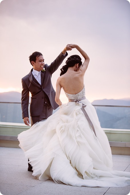 Sparkling-Hill-wedding_glamourous-crystal-decor_Lazaro-bridal-gown_187_by-Kevin-Trowbridge