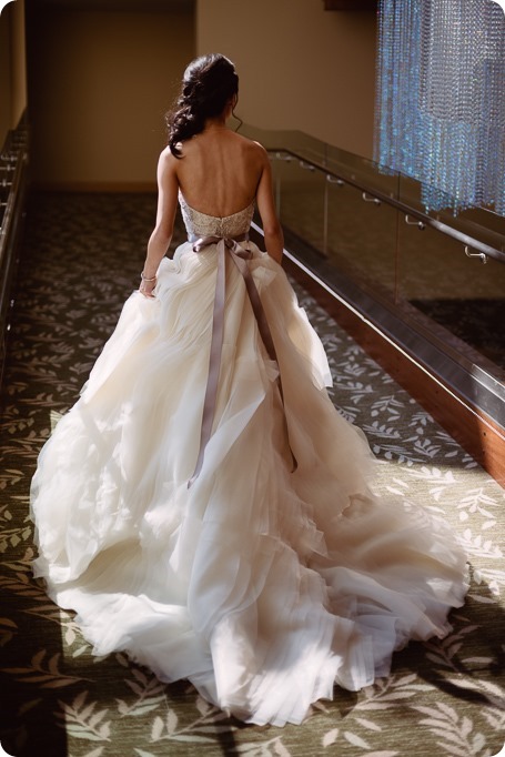 Sparkling-Hill-wedding_glamourous-crystal-decor_Lazaro-bridal-gown_50_by-Kevin-Trowbridge