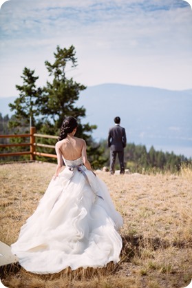 Sparkling-Hill-wedding_glamourous-crystal-decor_Lazaro-bridal-gown_54_by-Kevin-Trowbridge