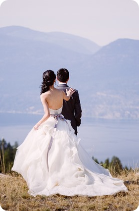 Sparkling-Hill-wedding_glamourous-crystal-decor_Lazaro-bridal-gown_56_by-Kevin-Trowbridge