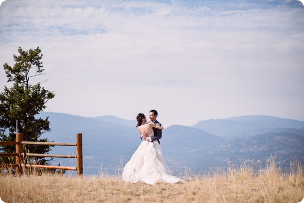 Sparkling-Hill-wedding_glamourous-crystal-decor_Lazaro-bridal-gown_59_by-Kevin-Trowbridge