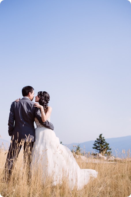 Sparkling-Hill-wedding_glamourous-crystal-decor_Lazaro-bridal-gown_68_by-Kevin-Trowbridge