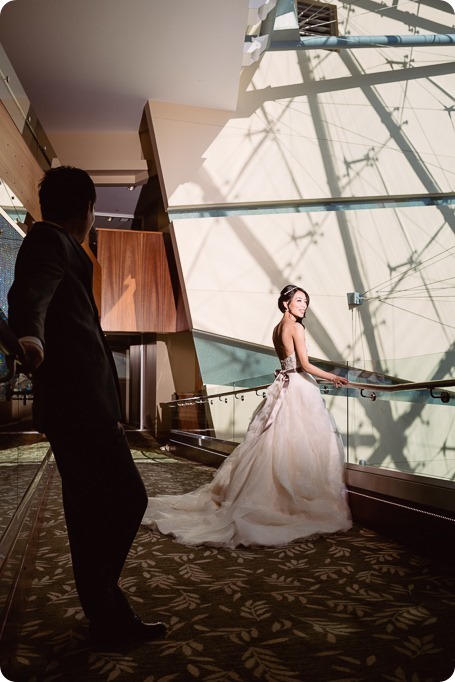 Sparkling-Hill-wedding_glamourous-crystal-decor_Lazaro-bridal-gown_71_by-Kevin-Trowbridge