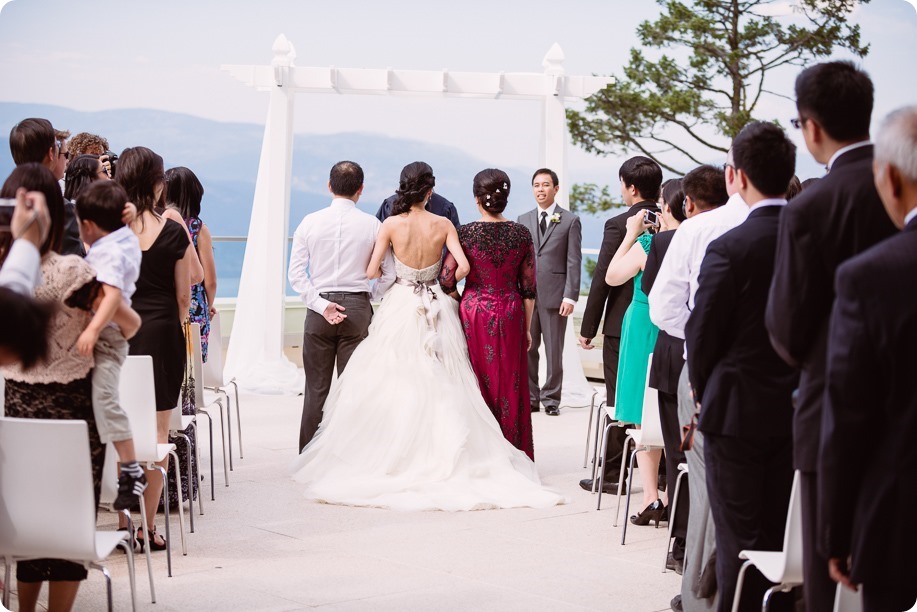 Sparkling-Hill-wedding_glamourous-crystal-decor_Lazaro-bridal-gown_96_by-Kevin-Trowbridge