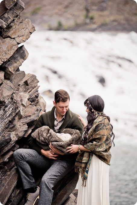 Banff-portraits_moss-forest_Fairmont-bohemian-family-session-newborn_01_by-Kevin-Trowbridge