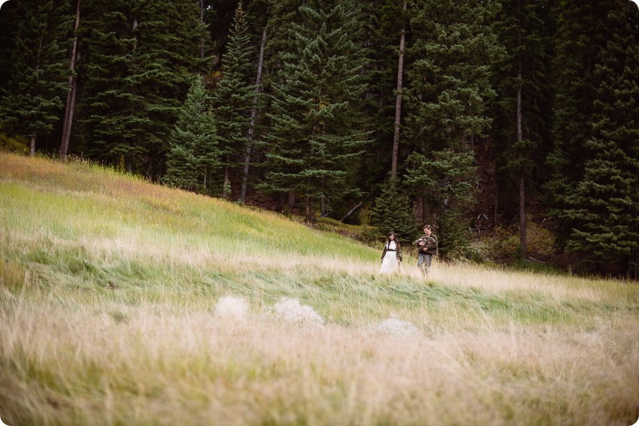 Banff-portraits_moss-forest_Fairmont-bohemian-family-session-newborn_14_by-Kevin-Trowbridge