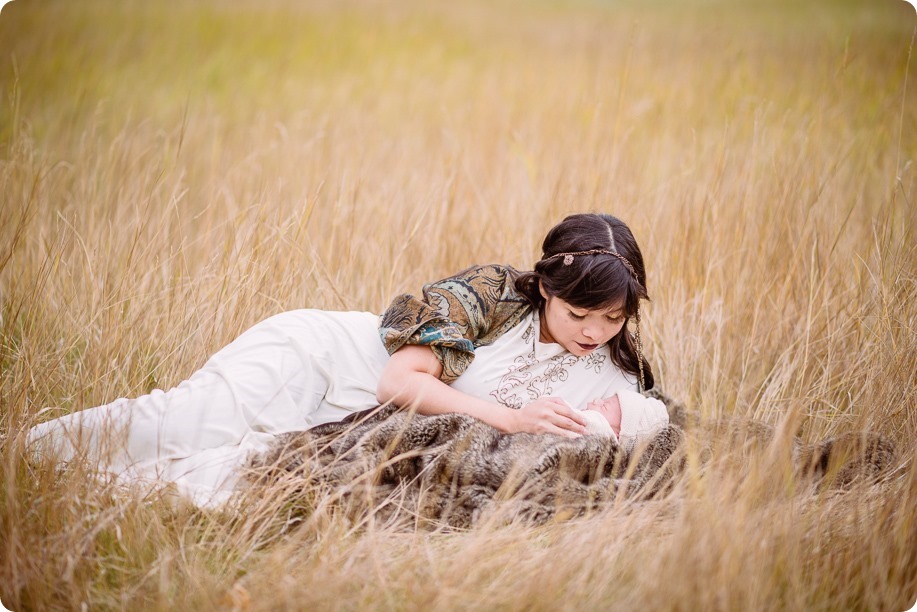 Banff-portraits_moss-forest_Fairmont-bohemian-family-session-newborn_24_by-Kevin-Trowbridge