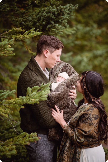 Banff-portraits_moss-forest_Fairmont-bohemian-family-session-newborn_30_by-Kevin-Trowbridge