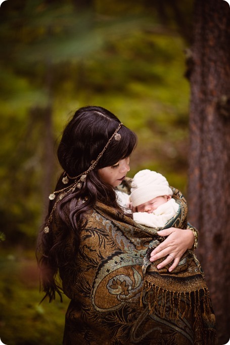 Banff-portraits_moss-forest_Fairmont-bohemian-family-session-newborn_37_by-Kevin-Trowbridge