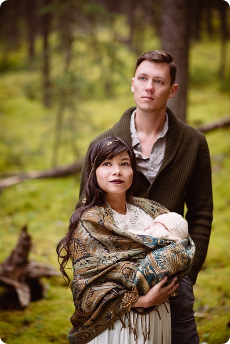 Banff-portraits_moss-forest_Fairmont-bohemian-family-session-newborn_40_by-Kevin-Trowbridge