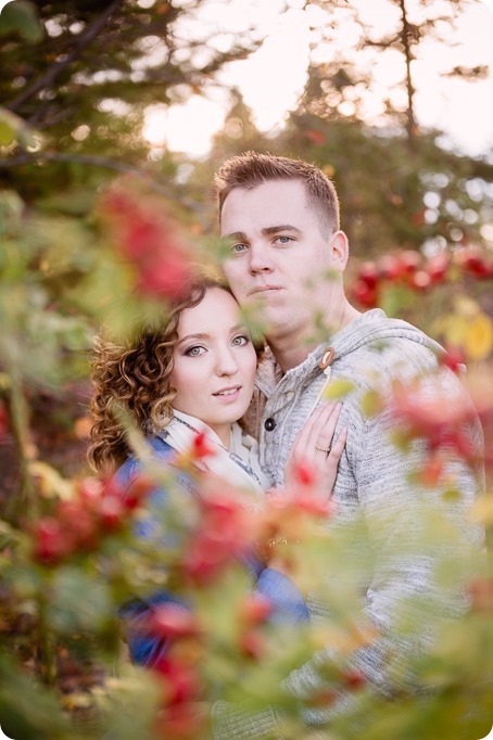 Kelowna-wedding-photographer_Okanagan-engagement-session-Fintry-park__41335_by-Kevin-Trowbridge