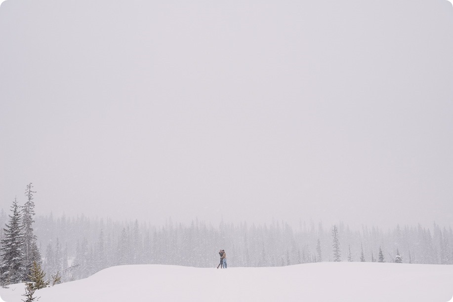 Big-White-engagement-session_Okanagan-photographer_snowy-winter-couples-portraits__82006_by-Kevin-Trowbridge