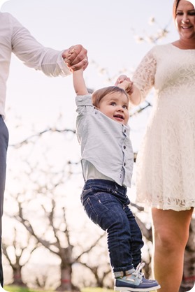 Cake-Smash_portrait-session-in-cherry-blossom-orchard_Kelowna_31_by-Kevin-Trowbridge