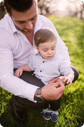 Cake-Smash_portrait-session-in-cherry-blossom-orchard_Kelowna_32_by-Kevin-Trowbridge