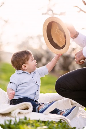 Cake-Smash_portrait-session-in-cherry-blossom-orchard_Kelowna_52_by-Kevin-Trowbridge