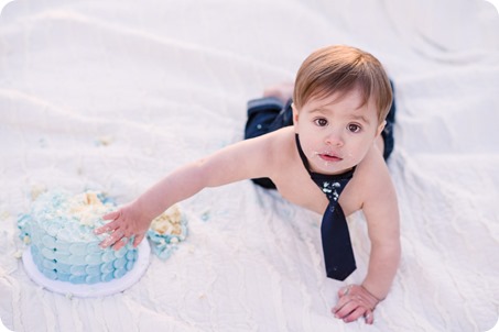 Cake-Smash_portrait-session-in-cherry-blossom-orchard_Kelowna_96_by-Kevin-Trowbridge