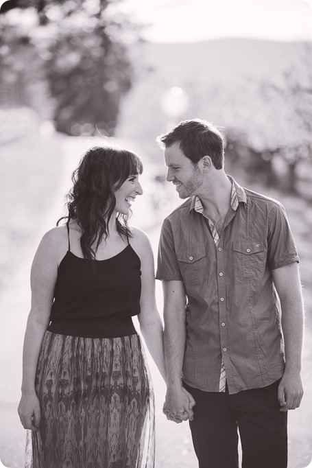 Kelowna-wedding-photographer_cherry-blossom-engagement-session_sunset-couples-portraits_tandem-bike__85533_by-Kevin-Trowbridge