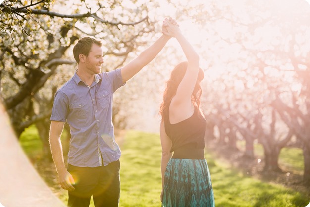 Kelowna-wedding-photographer_cherry-blossom-engagement-session_sunset-couples-portraits_tandem-bike__85747_by-Kevin-Trowbridge