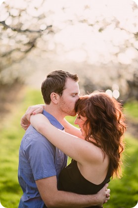 Kelowna-wedding-photographer_cherry-blossom-engagement-session_sunset-couples-portraits_tandem-bike__85774_by-Kevin-Trowbridge