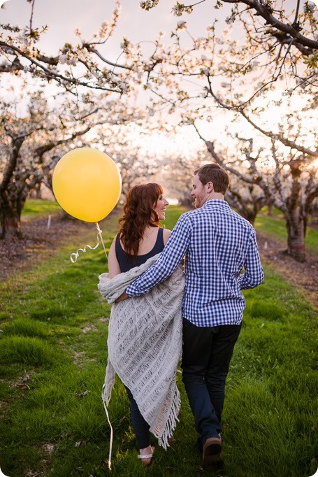 Kelowna-wedding-photographer_cherry-blossom-engagement-session_sunset-couples-portraits_tandem-bike__86133_by-Kevin-Trowbridge