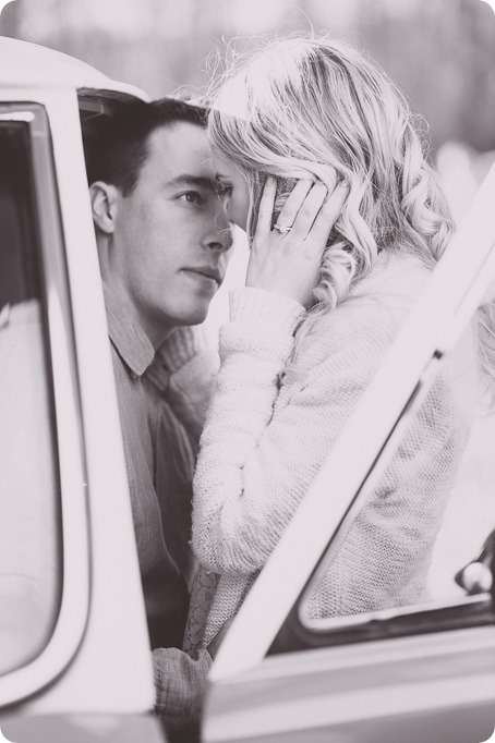 vintage-truck-engagement-session_Okanagan-photographer_sunset-field-couples-portraits__46734_by-Kevin-Trowbridge-2