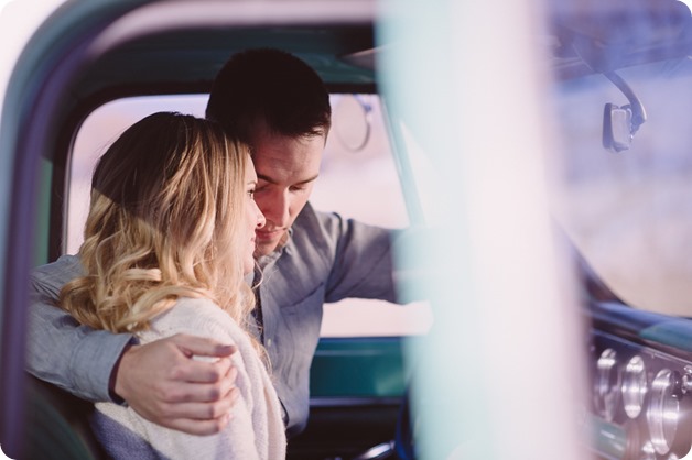 vintage-truck-engagement-session_Okanagan-photographer_sunset-field-couples-portraits__46821_by-Kevin-Trowbridge