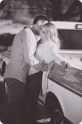 vintage-truck-engagement-session_Okanagan-photographer_sunset-field-couples-portraits__46941_by-Kevin-Trowbridge-2