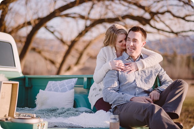 vintage-truck-engagement-session_Okanagan-photographer_sunset-field-couples-portraits__47149_by-Kevin-Trowbridge