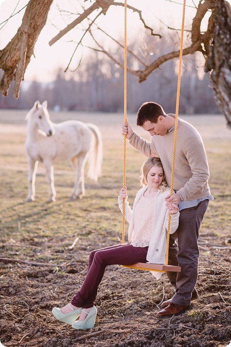 vintage-truck-engagement-session_Okanagan-photographer_sunset-field-couples-portraits__47192_by-Kevin-Trowbridge