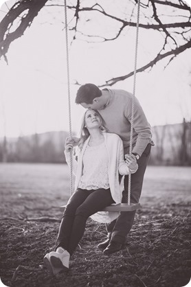 vintage-truck-engagement-session_Okanagan-photographer_sunset-field-couples-portraits__47248_by-Kevin-Trowbridge-2