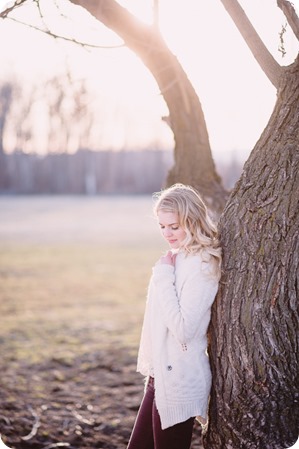 vintage-truck-engagement-session_Okanagan-photographer_sunset-field-couples-portraits__47256_by-Kevin-Trowbridge