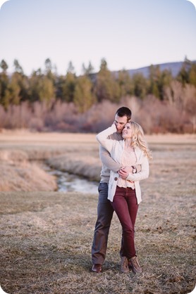 vintage-truck-engagement-session_Okanagan-photographer_sunset-field-couples-portraits__47338_by-Kevin-Trowbridge