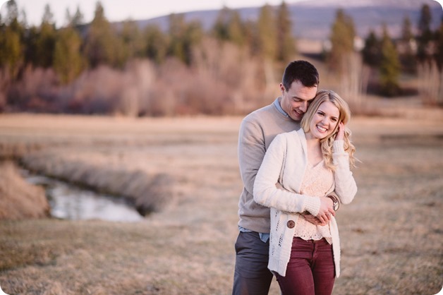 vintage-truck-engagement-session_Okanagan-photographer_sunset-field-couples-portraits__47352_by-Kevin-Trowbridge