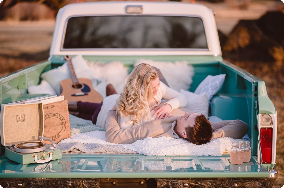 vintage-truck-engagement-session_Okanagan-photographer_sunset-field-couples-portraits__47376_by-Kevin-Trowbridge