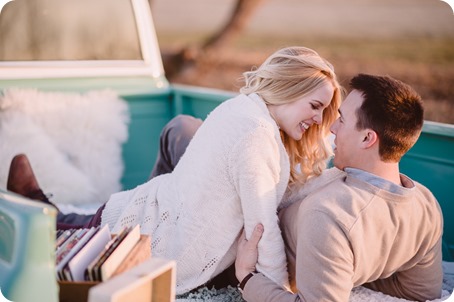 vintage-truck-engagement-session_Okanagan-photographer_sunset-field-couples-portraits__47380_by-Kevin-Trowbridge