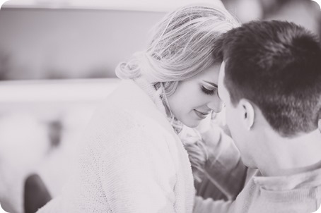 vintage-truck-engagement-session_Okanagan-photographer_sunset-field-couples-portraits__47395_by-Kevin-Trowbridge-2