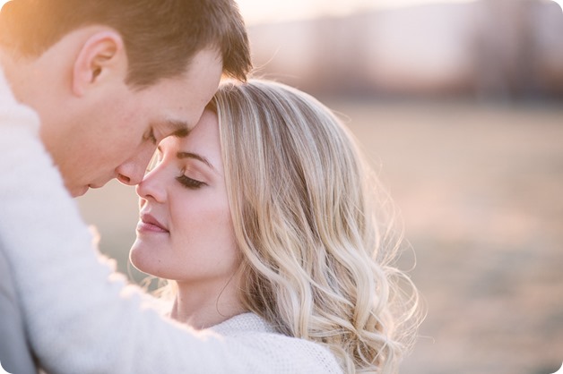 vintage-truck-engagement-session_Okanagan-photographer_sunset-field-couples-portraits__47464_by-Kevin-Trowbridge