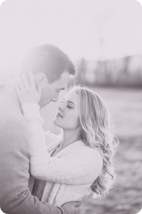 vintage-truck-engagement-session_Okanagan-photographer_sunset-field-couples-portraits__47479_by-Kevin-Trowbridge-2